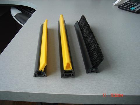 安全防夾扶梯毛刷圖片,安全防夾扶梯毛刷高清圖片 潛山縣創(chuàng)力特種制刷廠,